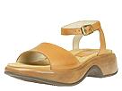 Dansko - Lara (Honey Veg-Tan) - Women's,Dansko,Women's:Women's Casual:Casual Sandals:Casual Sandals - Comfort