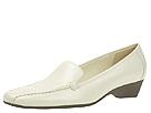 Naturalizer - Rival (Beige Leather) - Women's,Naturalizer,Women's:Women's Casual:Casual Flats:Casual Flats - Loafers