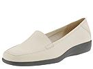 Easy Spirit - Closer (Ivory Leather) - Women's,Easy Spirit,Women's:Women's Casual:Casual Flats:Casual Flats - Loafers