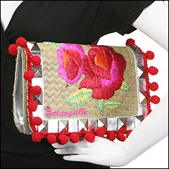 Betseyville Handbags La Playa de Betsey Clutch