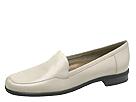 Naturalizer - Cullman (Parchment) - Women's,Naturalizer,Women's:Women's Casual:Casual Flats:Casual Flats - Loafers