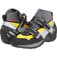With bright fluorescent colours, bulky over-the-top neoprene cuffs, and buckles which look akin to shoes I might let my five year old wear, I was instantly