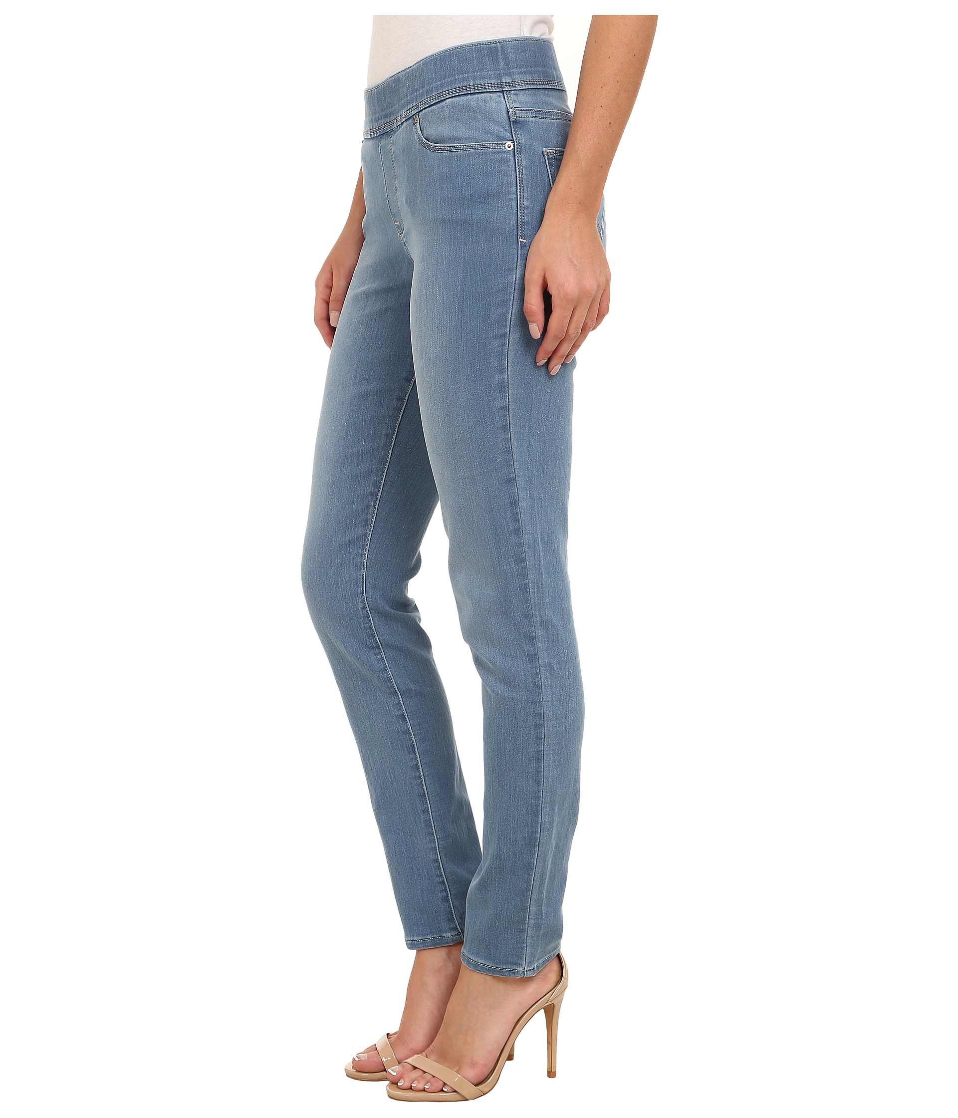 Levi's® Womens Perfectly Slimming Pull On Skinny at Zappos.com