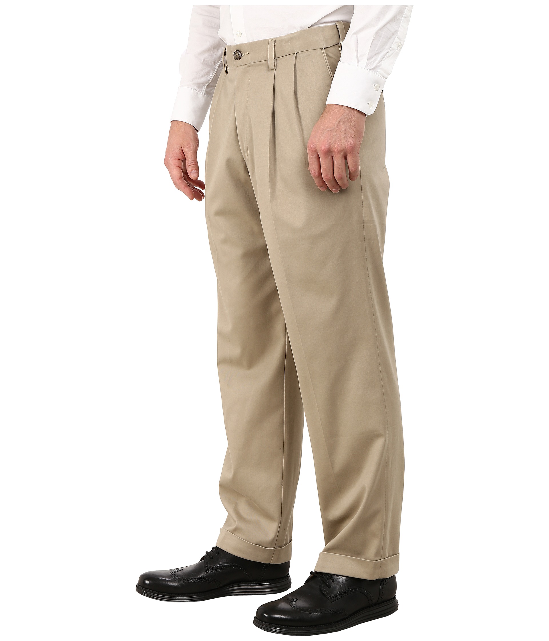 Dockers Comfort Khaki Stretch Relaxed Fit Pleated at Zappos.com