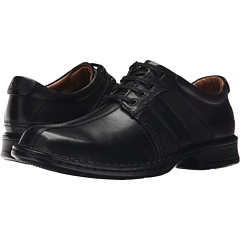 clarks touareg black