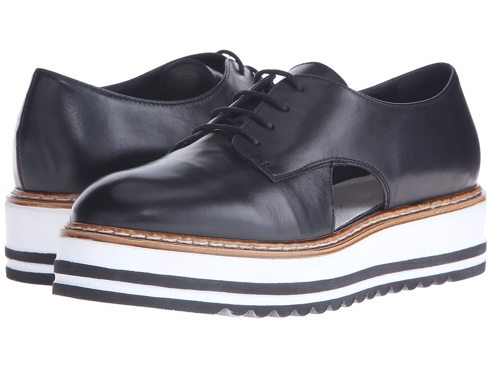 Summit by White Mountain Brody (Black Leather)