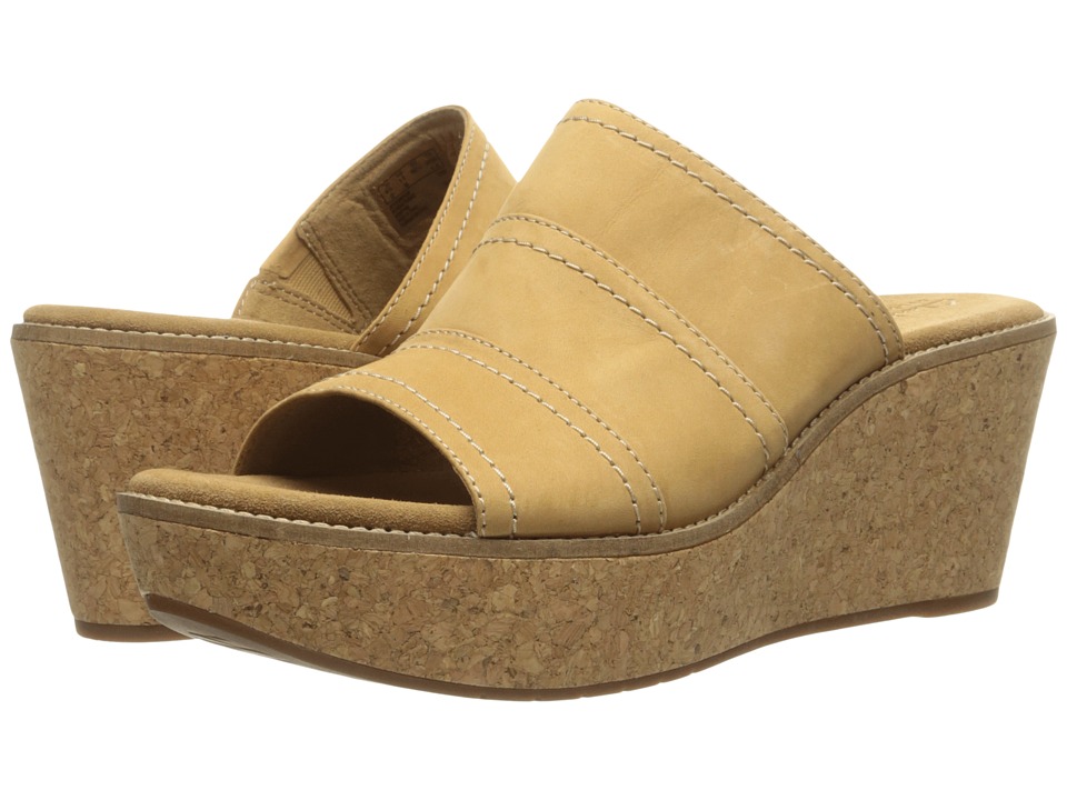 clarks ladies tan shoes