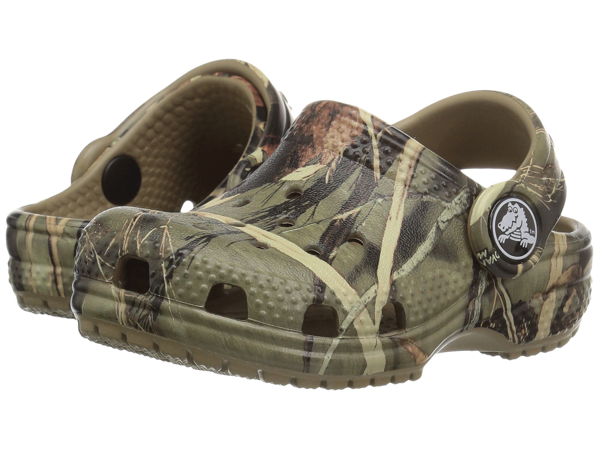 Crocs Kids Classic Realtree Clog (Toddler/Little Kid) at Zappos.com